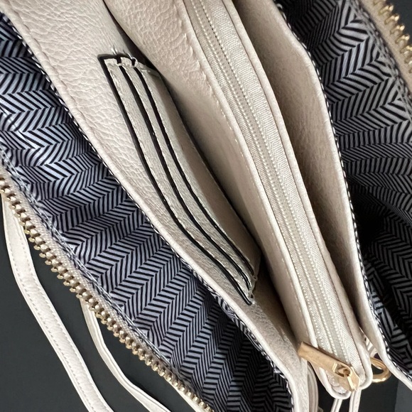 NWT ISABELLE VEGAN CROSSBODY BAG WRISTLET CLUTCH - Picture 5 of 7